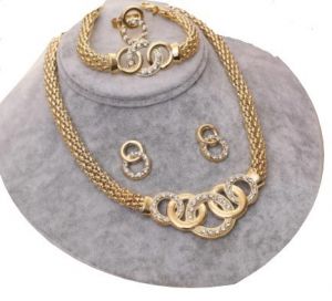 Vėrinys DUBAI 06 su auskarais, apyranke ir žiedu aukso spalvos