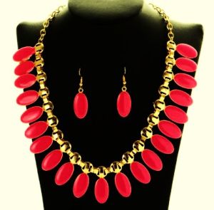 Vėrinys ŽIEDLAPIAI su auskarais raudonas