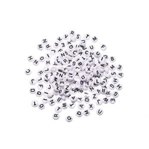 Akriliniai karoliukai Raidės 7x4mm 80vnt.