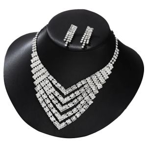 Vėrinys BALTI KVADRATINIAI KRISTALAI su auskarais sidabro spalvos